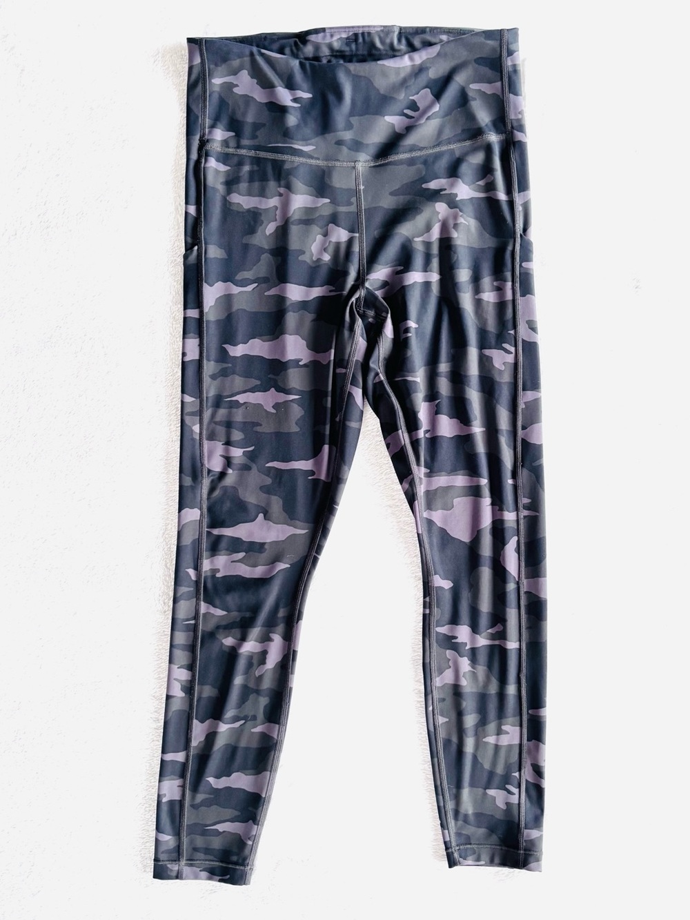 Athleta Ultimate Camo 7/8 Tights with Stash Pockets, Black Gray & Olive, Size S